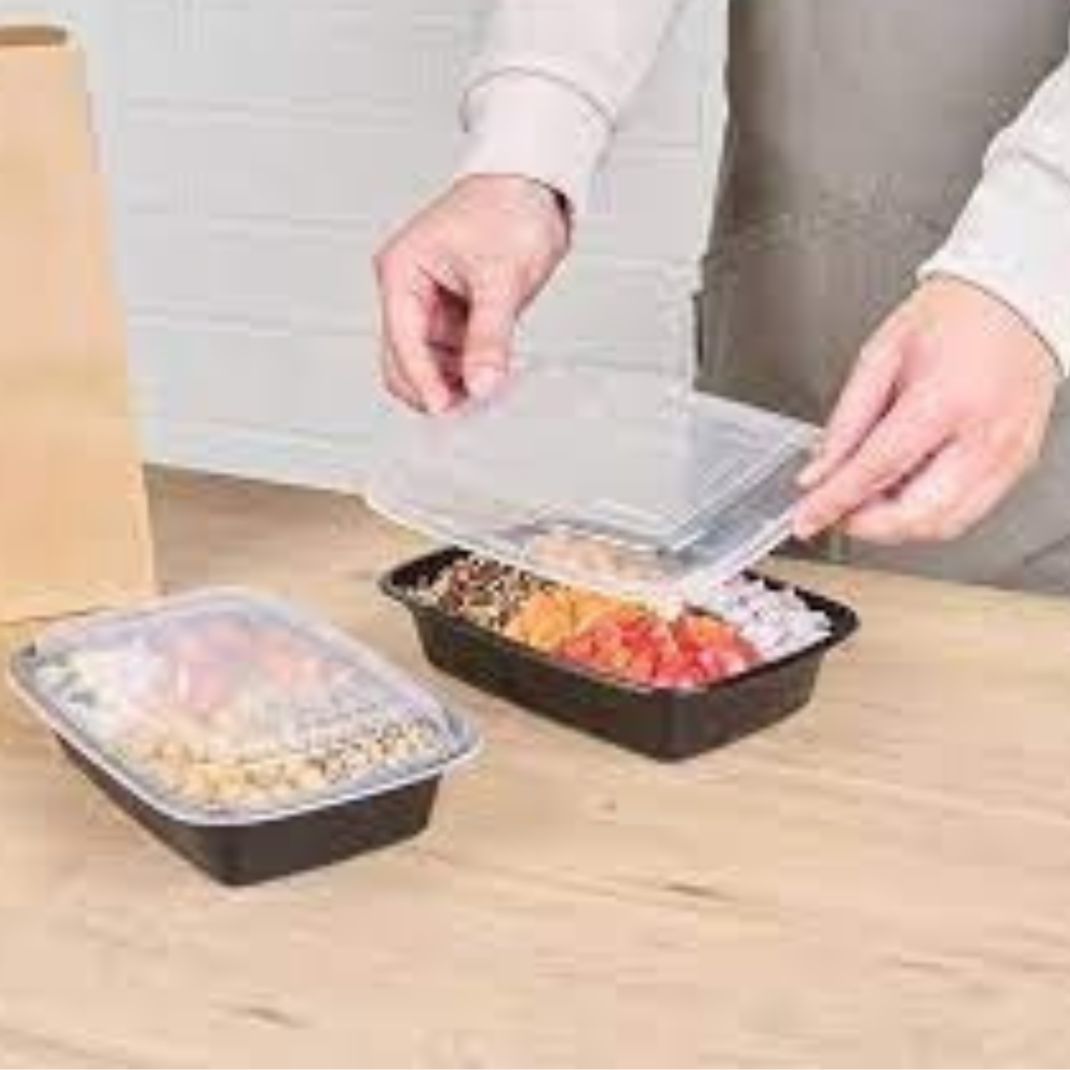 650ml lightweight black plastic food container with snap‑lid – 250 pack.