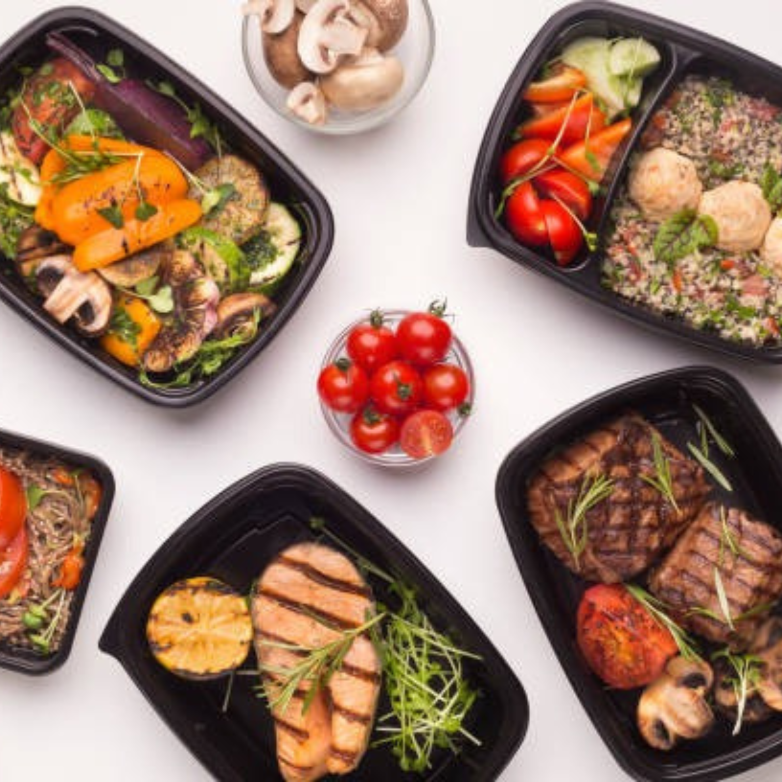 500ml lightweight black plastic food container with snap‑lid – 250 pack.